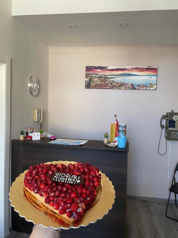 B&B Materdei 14 Наполи Екстериор снимка