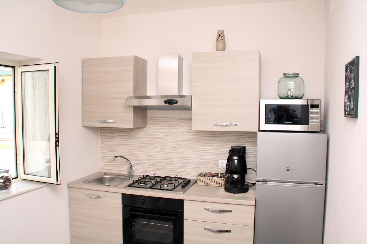 B&B Materdei 14 Наполи Екстериор снимка