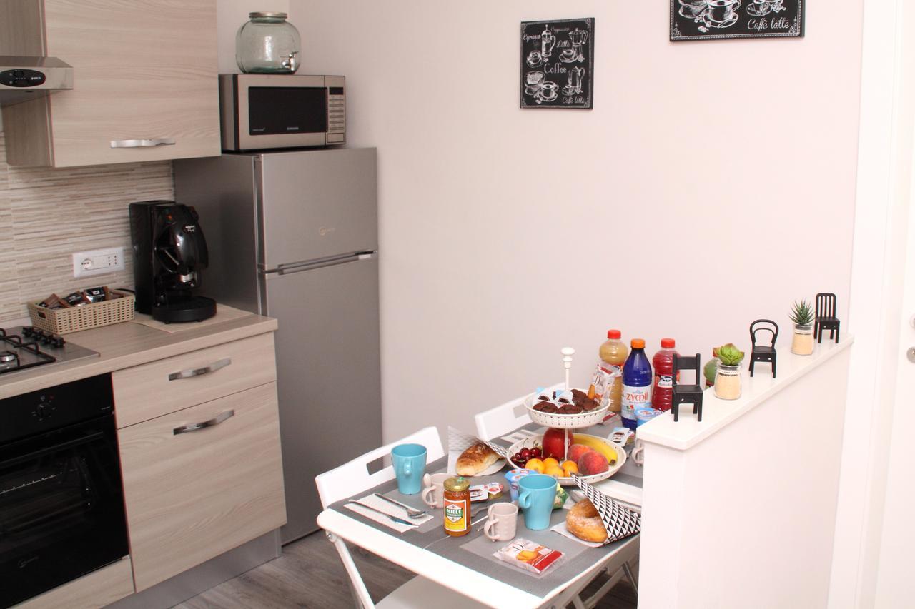 B&B Materdei 14 Наполи Екстериор снимка