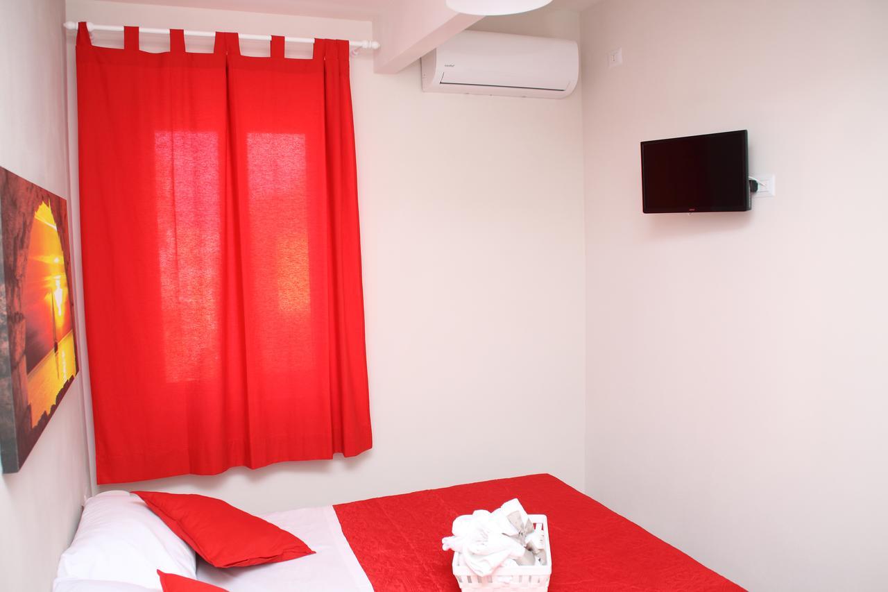 B&B Materdei 14 Наполи Екстериор снимка