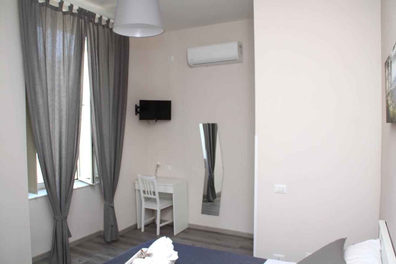 B&B Materdei 14 Наполи Екстериор снимка