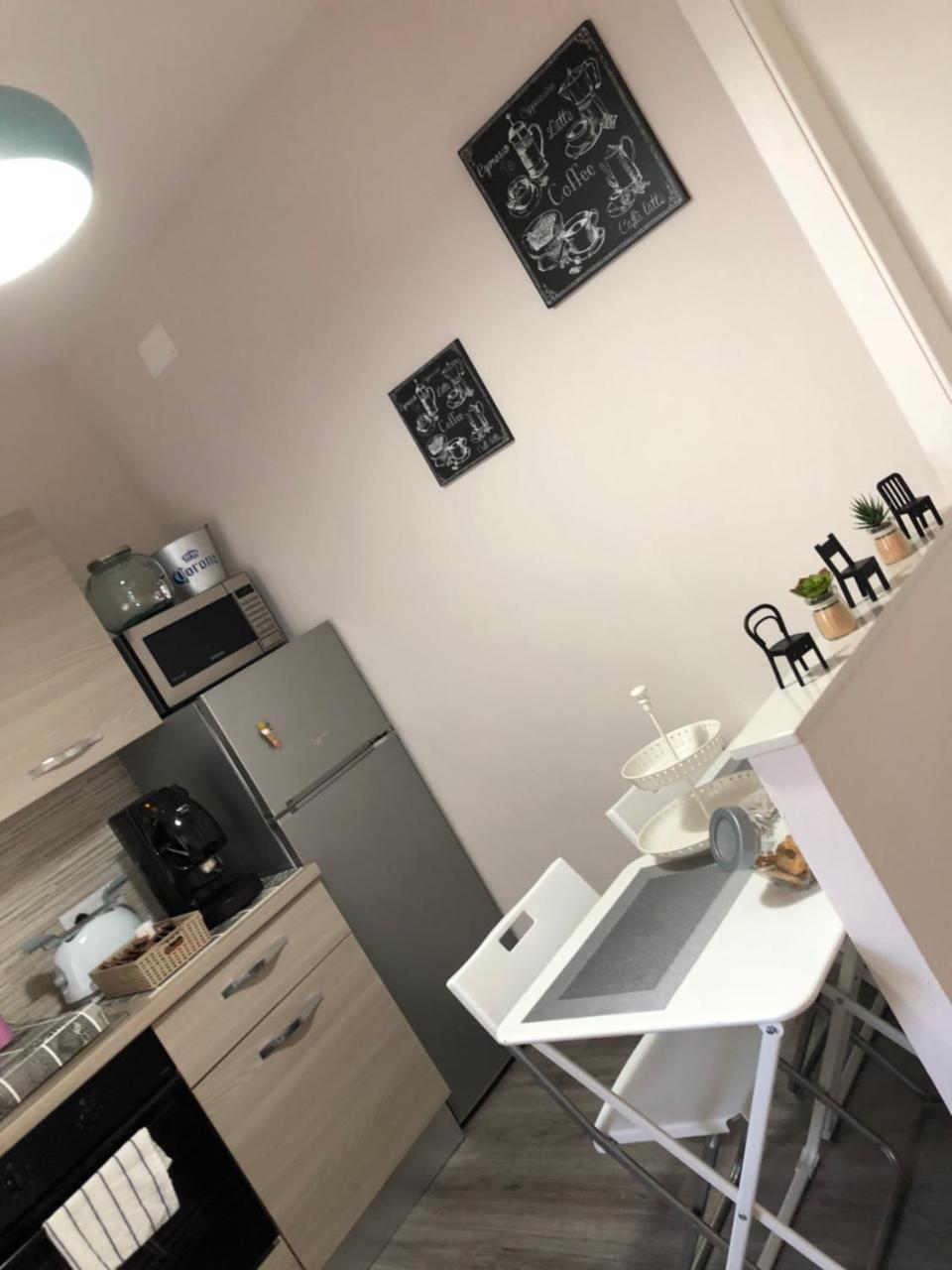 B&B Materdei 14 Наполи Екстериор снимка