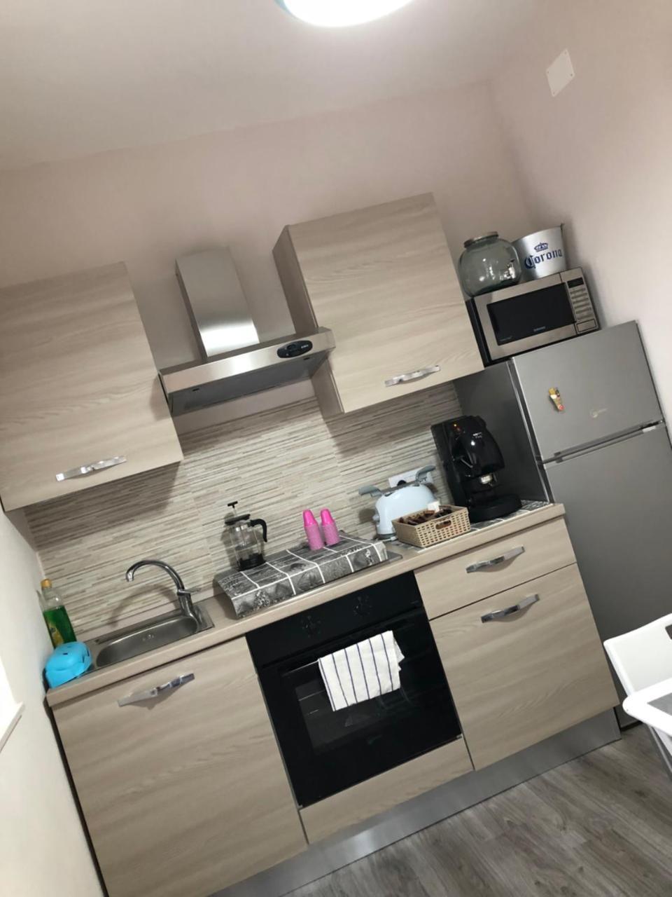 B&B Materdei 14 Наполи Екстериор снимка