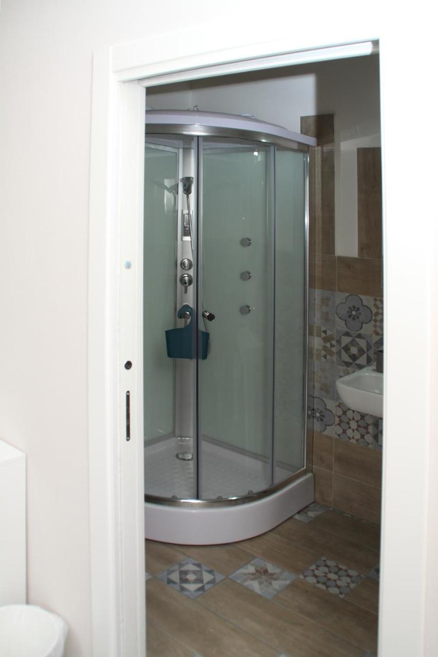 B&B Materdei 14 Наполи Екстериор снимка