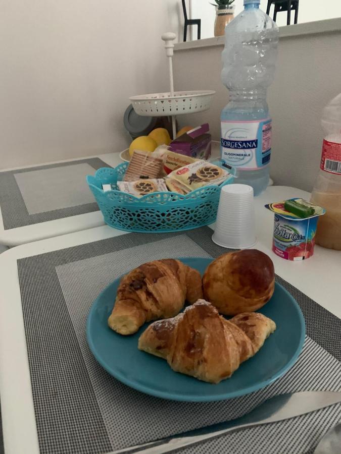 B&B Materdei 14 Наполи Екстериор снимка